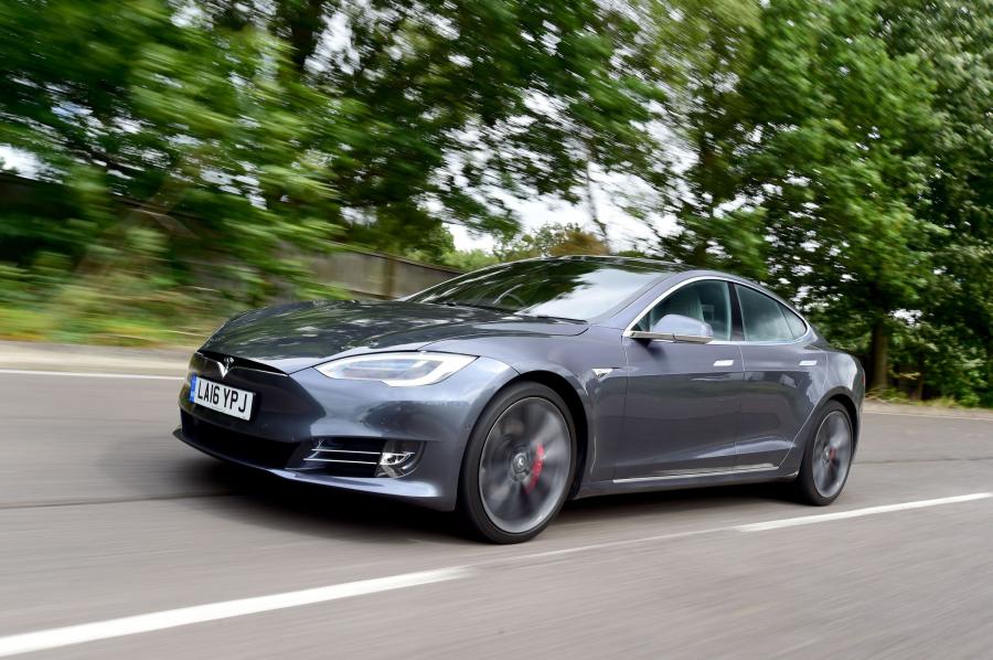  Tesla Model S P90D 2016 года  (UK) (фото 9 из 14)